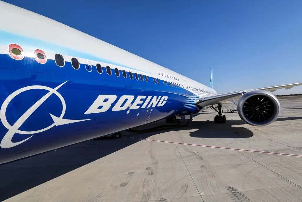 Boeing Shareholders Approve CEO Dave Calhoun's $33m Pay Package Amidst Company Crisis