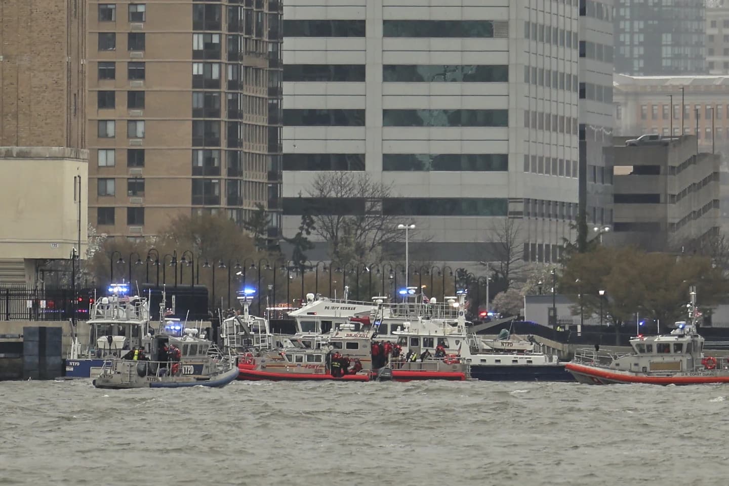 Helicopter Crash in Hudson River Kills Six Amid Latest U.S. Aviation Disaster