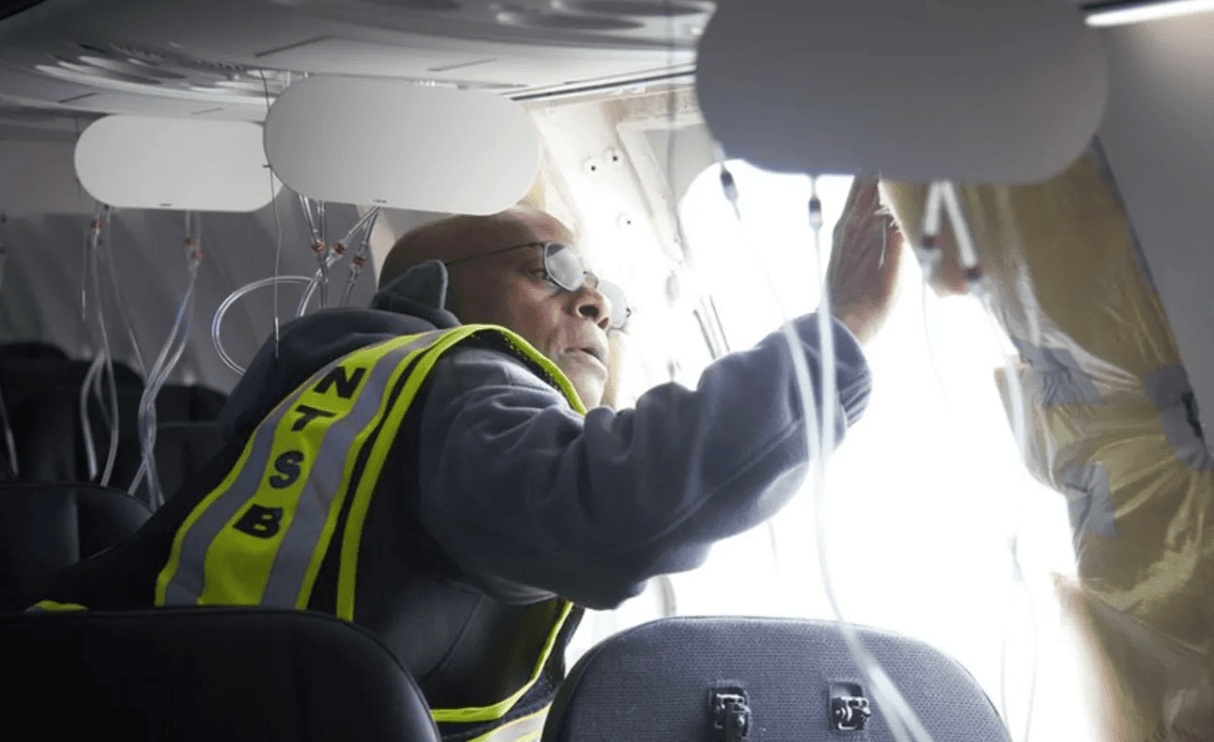 United Airlines Boeing Plane Lands in Oregon with Missing External Panel; FAA Investigating Incident